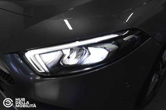 MERCEDES-BENZ A 180 d Automatic Premium